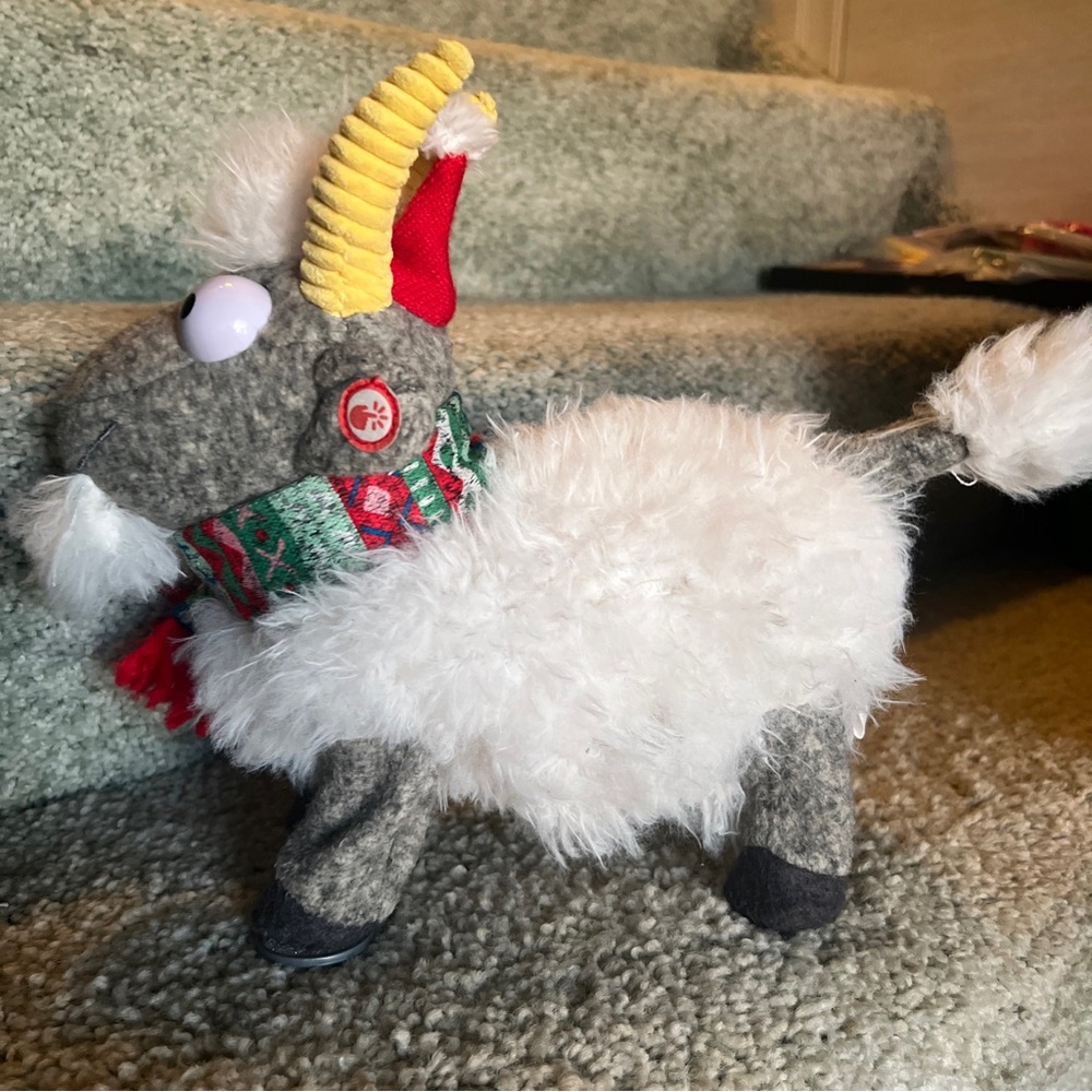 Hallmark Tis the Season Screamin Goat NWT 2020 Christmas Sound & Motion Fainting